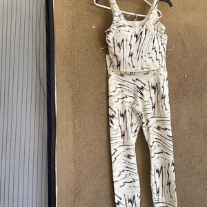 Alia Cream and Black Leggings with Abstract Patterns New NWT
